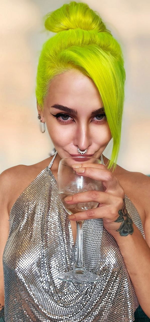 Night White Witch's avatar