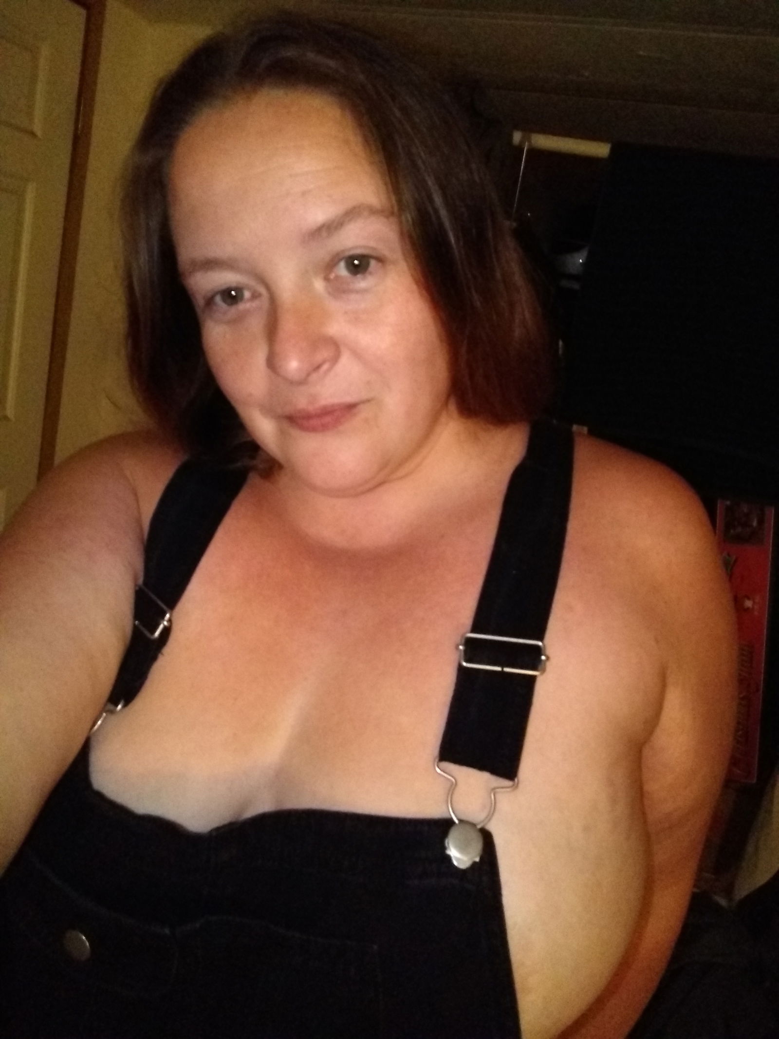 Nude farm girl's avatar