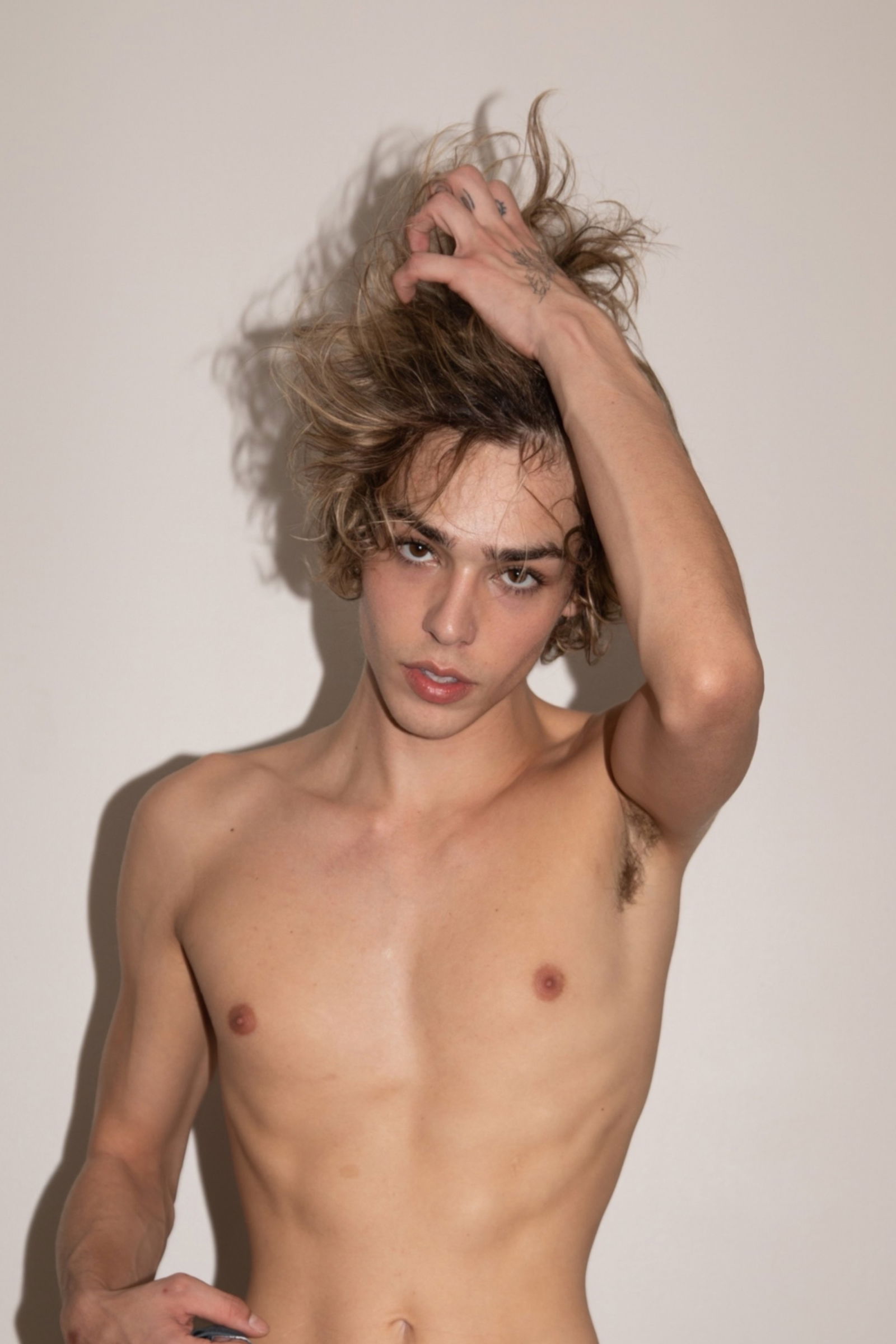 JOHNNY's avatar