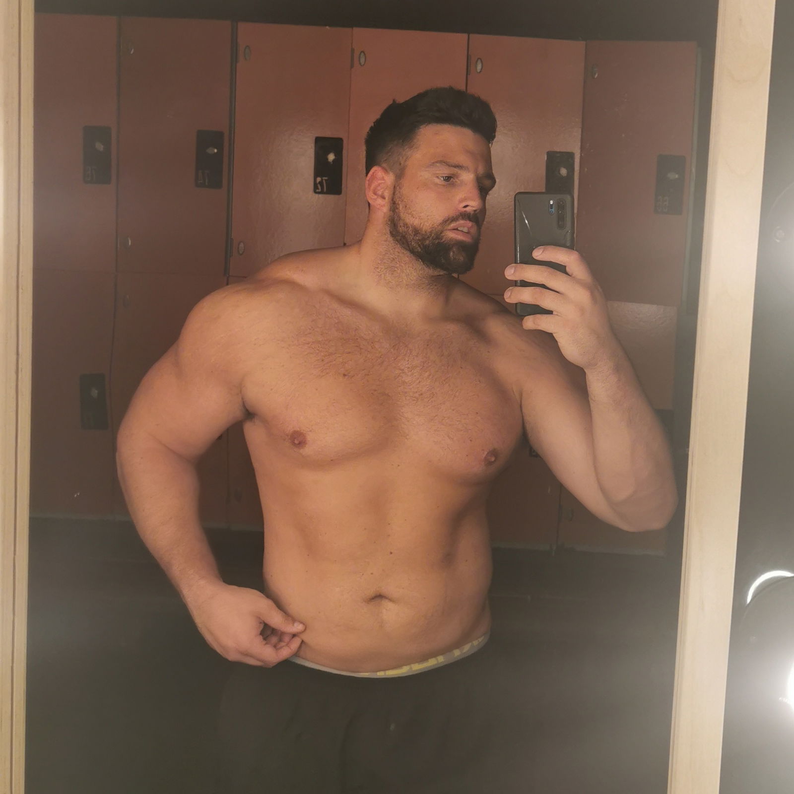 ɪᴛ'ꜱ ʏᴏᴜʀ ʙᴏʏ ᴏʟʟɪᴇ ᴍᴏᴏʀᴇ's avatar