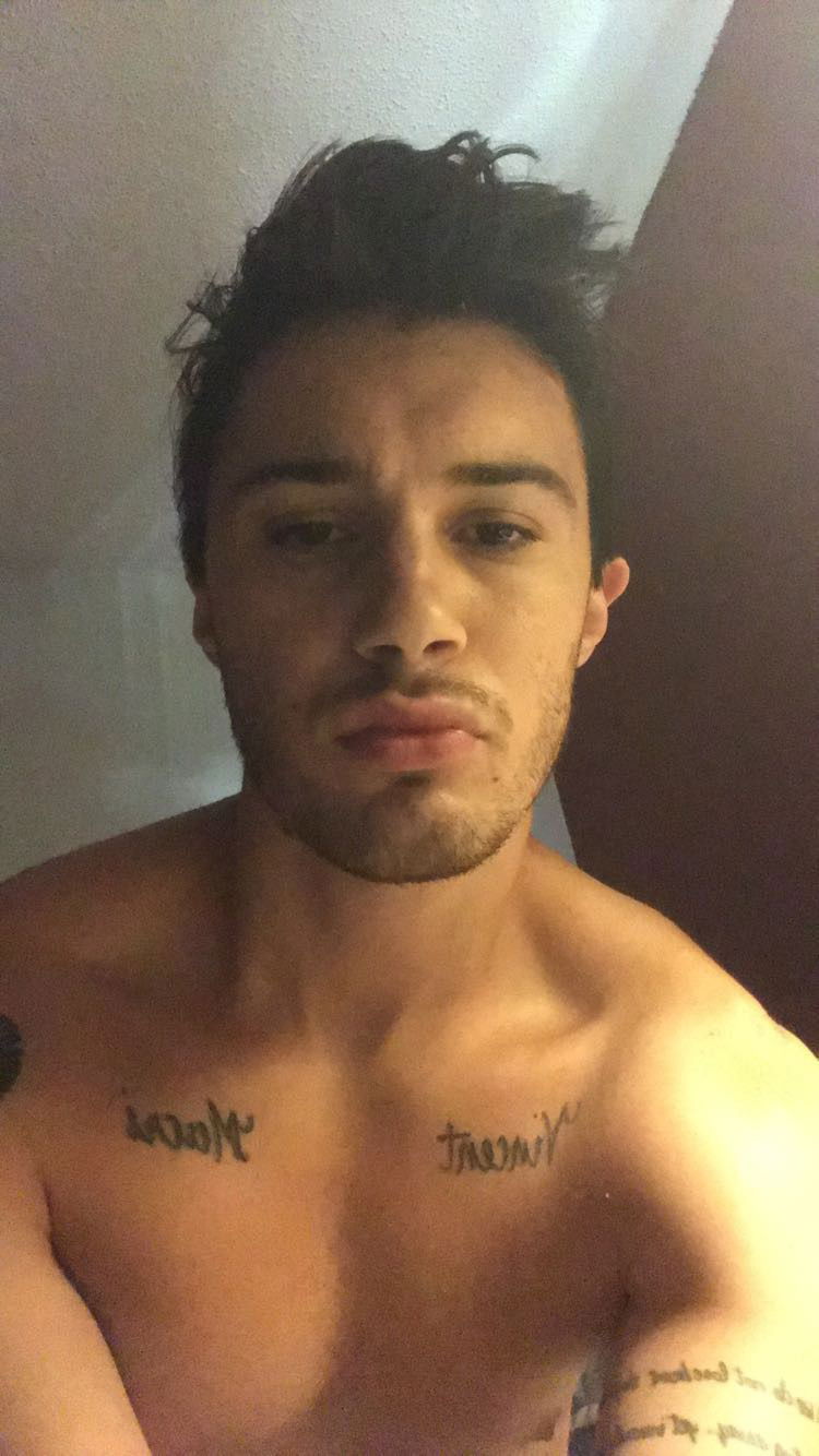 😈