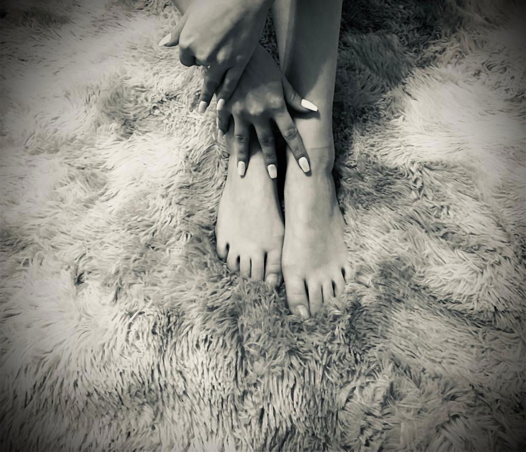 PetiteFeet's avatar