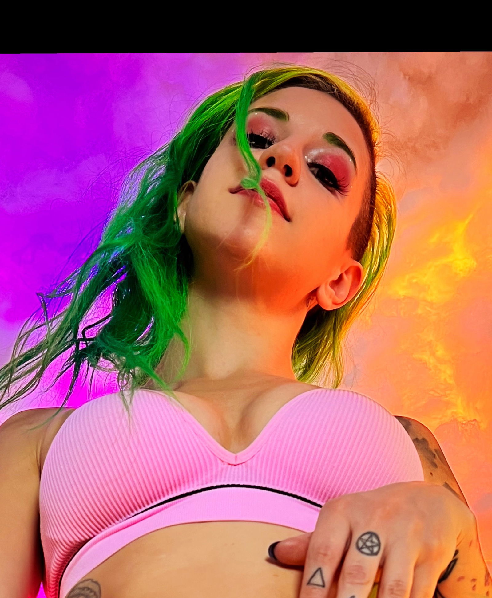 Violet Bombs's avatar