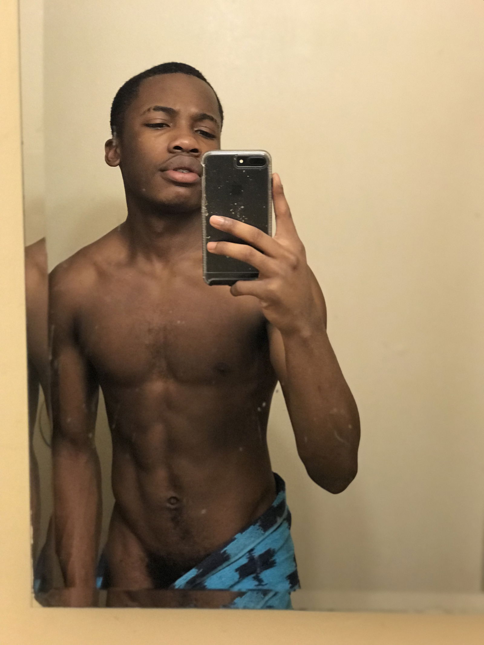 F A M O ひ S D A E's avatar