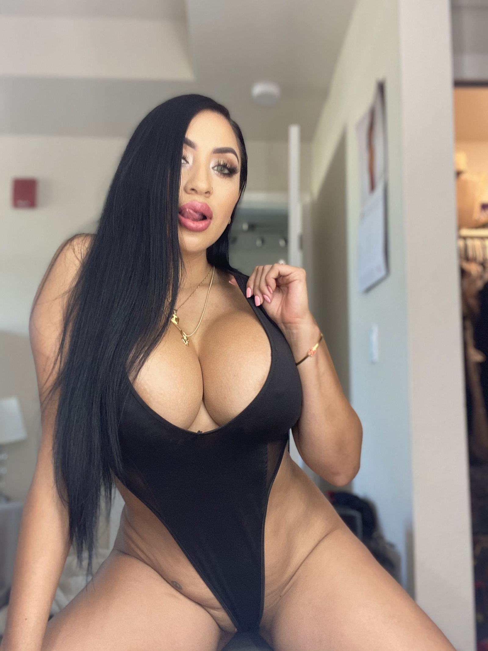 Queenbeeortega's avatar