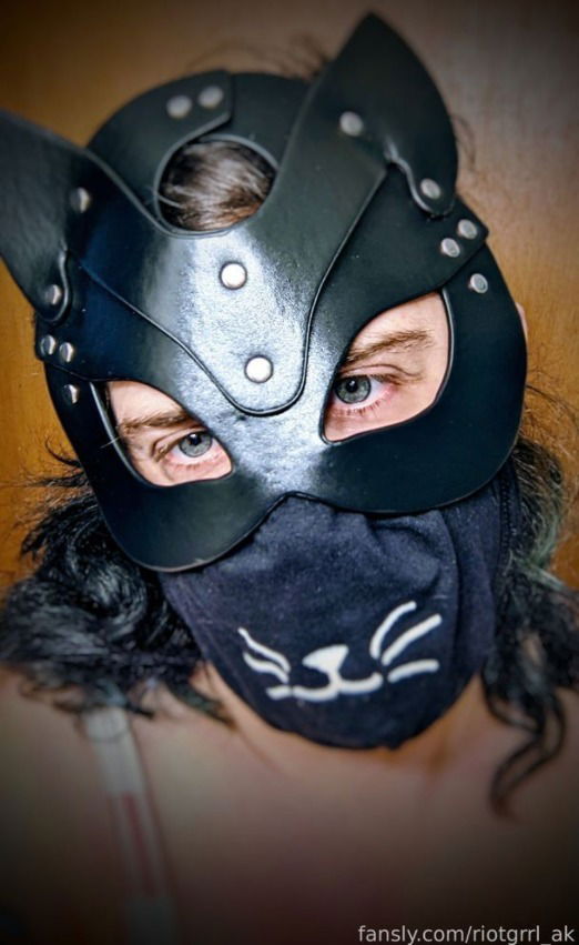 riotgrrl's avatar