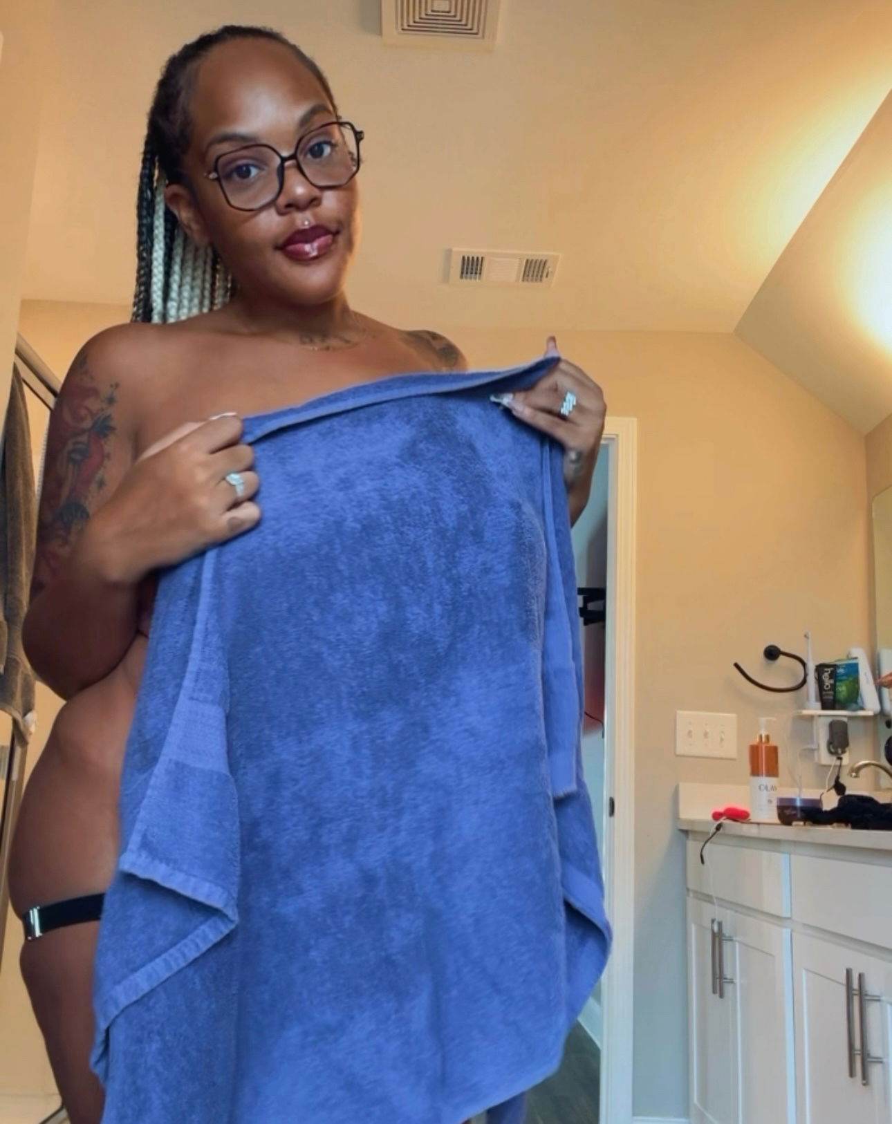 𝗥𝗜𝗥𝗜 𝗧𝗩 📺 𝗧𝗢𝗪𝗘𝗟 𝗟𝗔𝗗𝗬