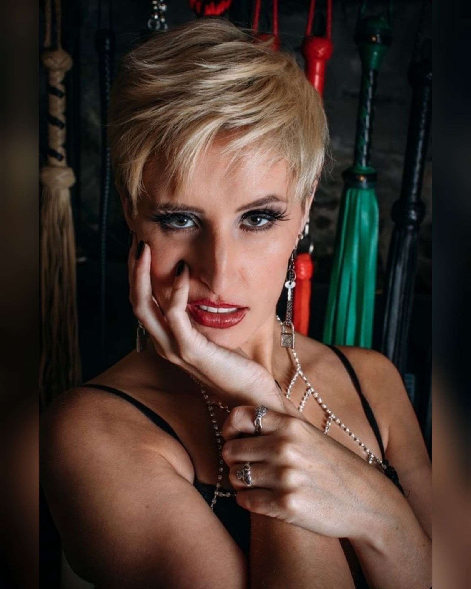Robyn-Wood's avatar