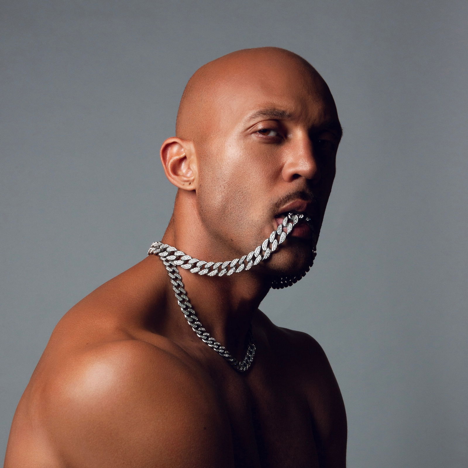 R⛓️U's avatar
