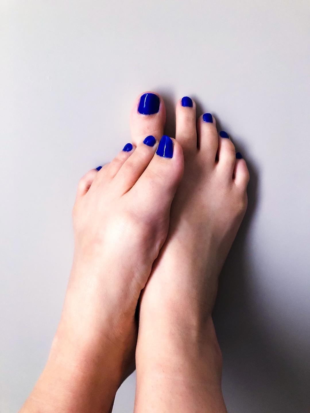 Rose Feet's avatar
