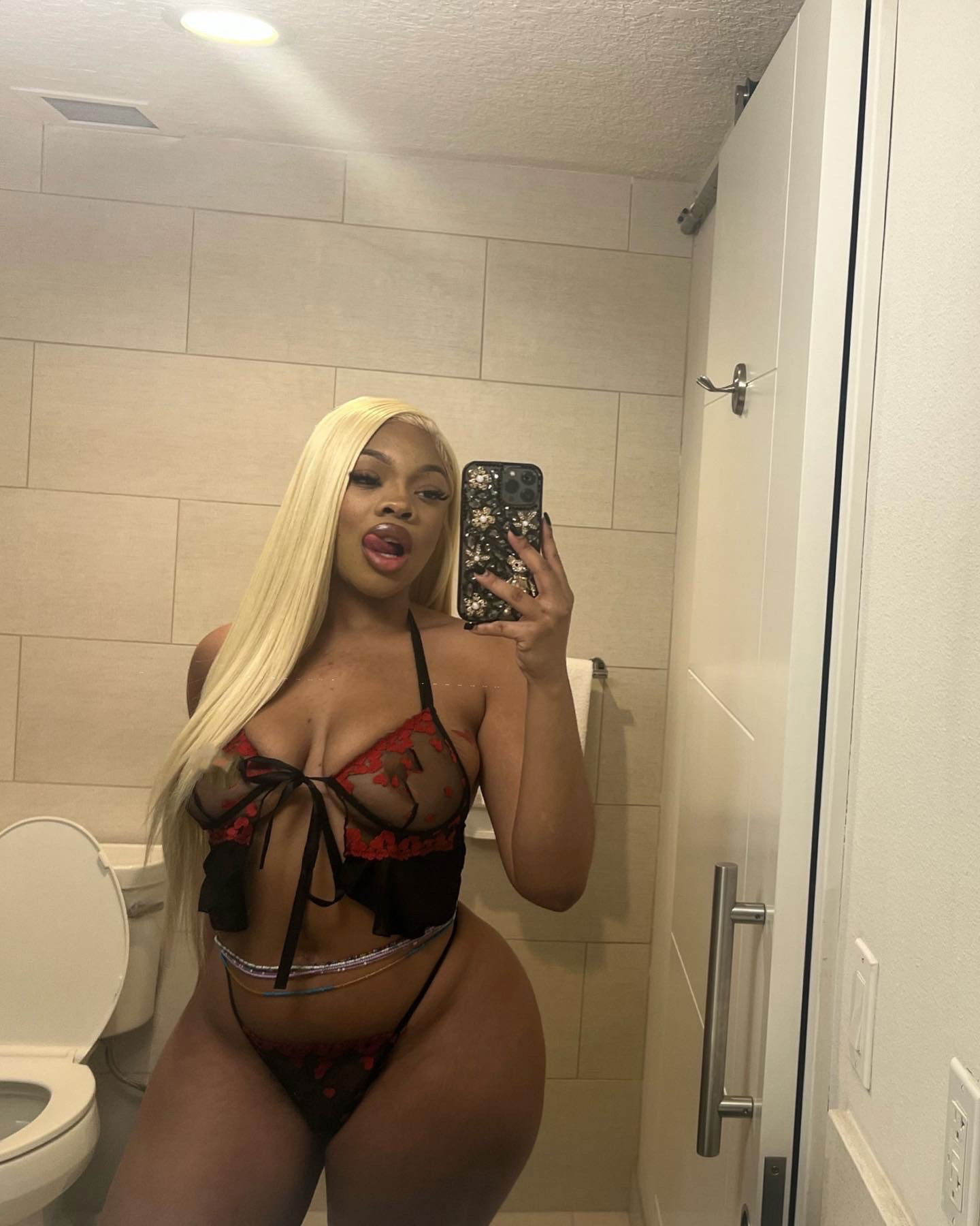 Roxy Dream's avatar