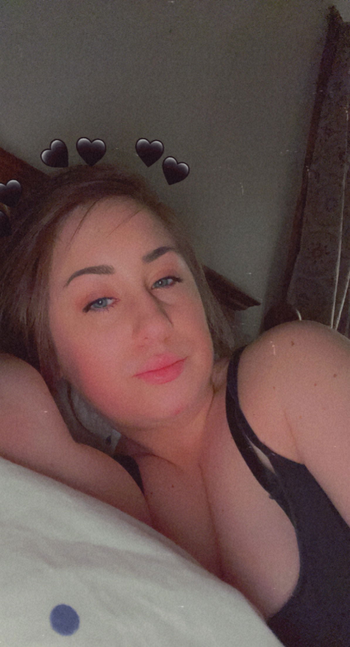 Busty Babe 🖤