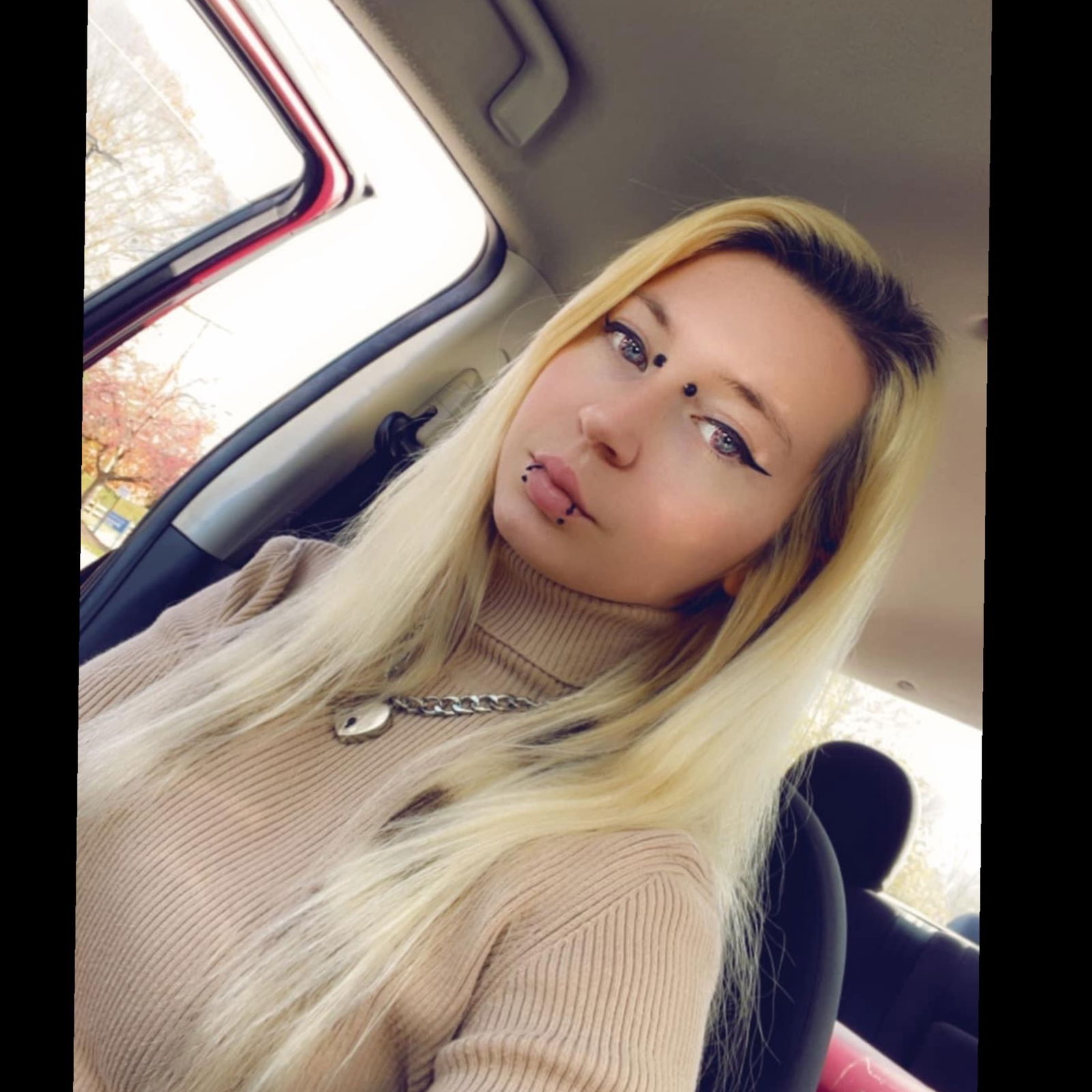 Samantha 🖤's avatar