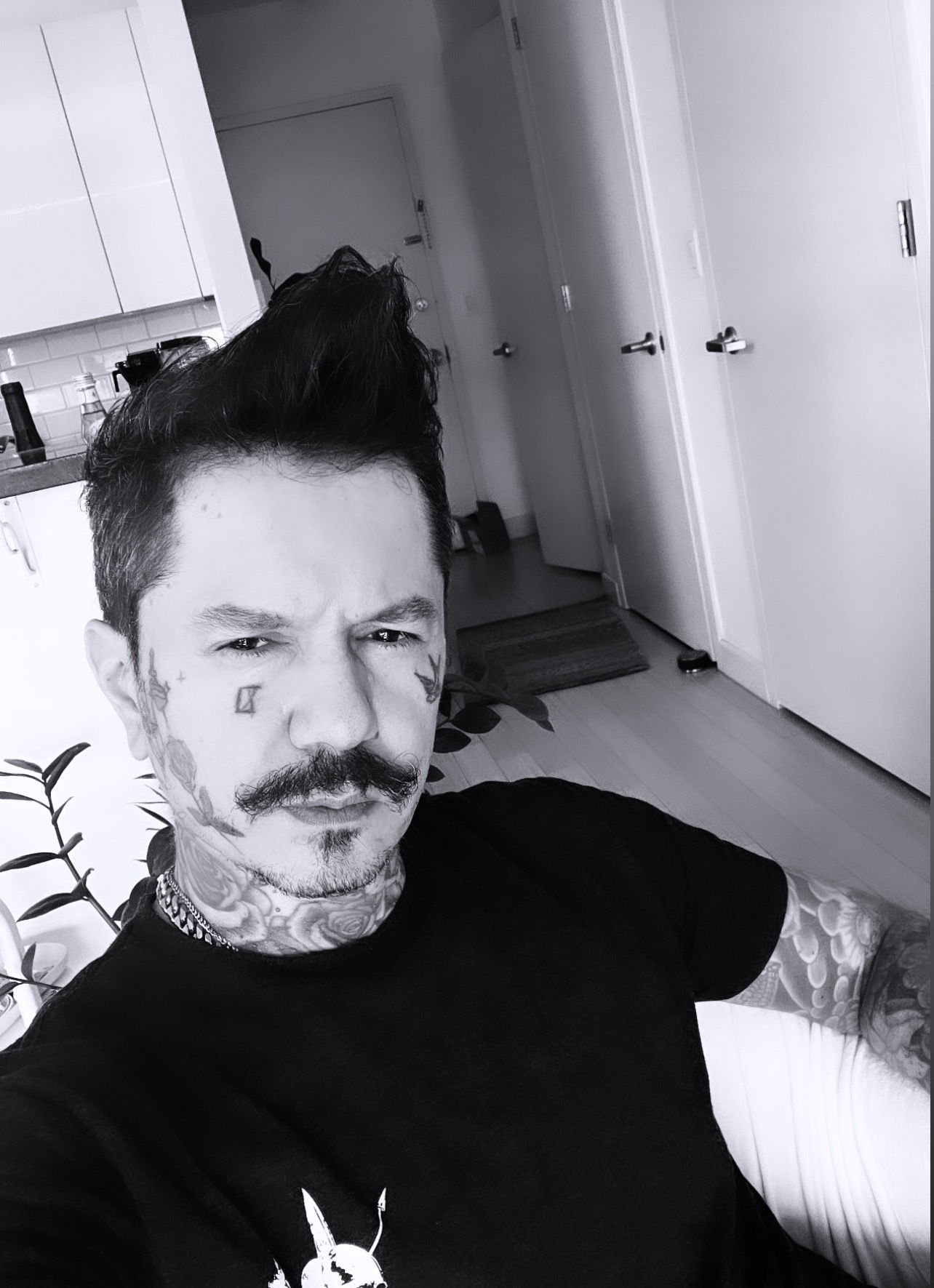 Sam Crux's avatar