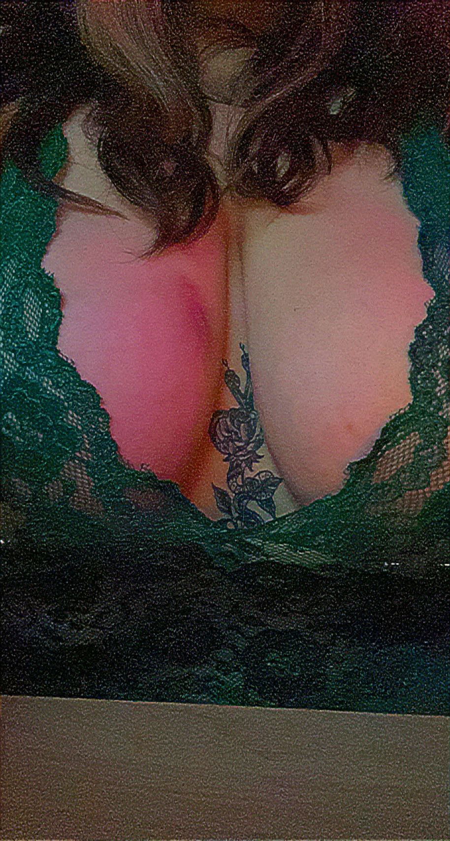 sara 🍈🍈's avatar