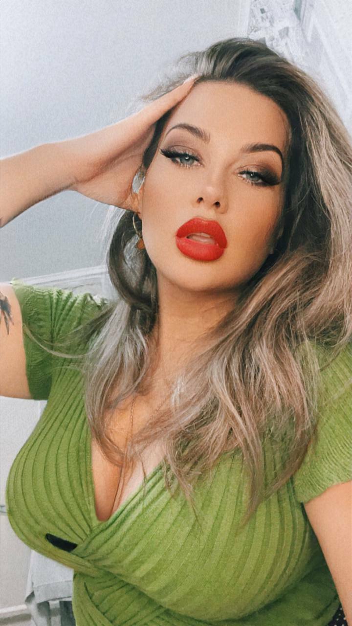 Yulia VIP's avatar