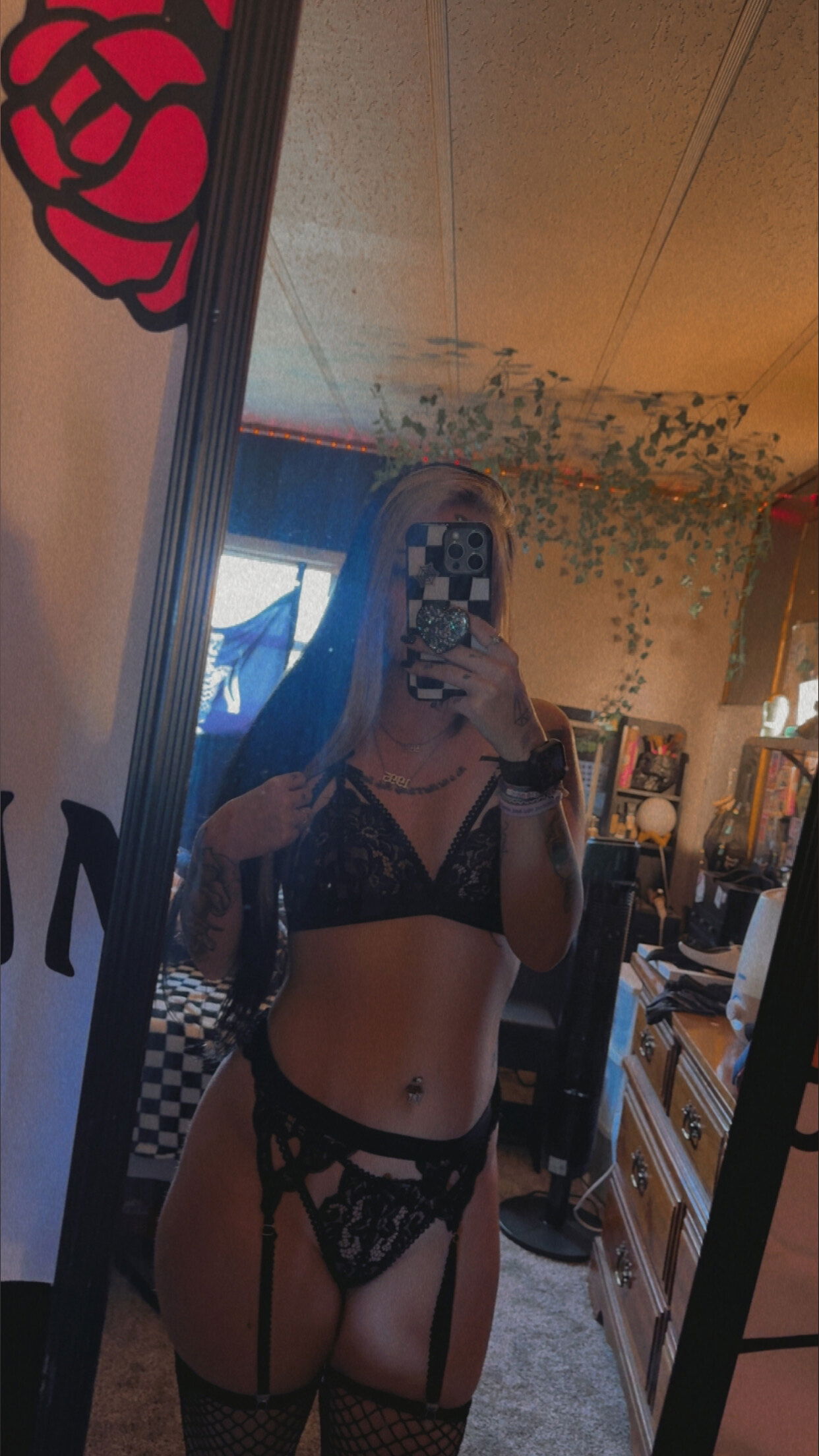 Nicole🖤's avatar