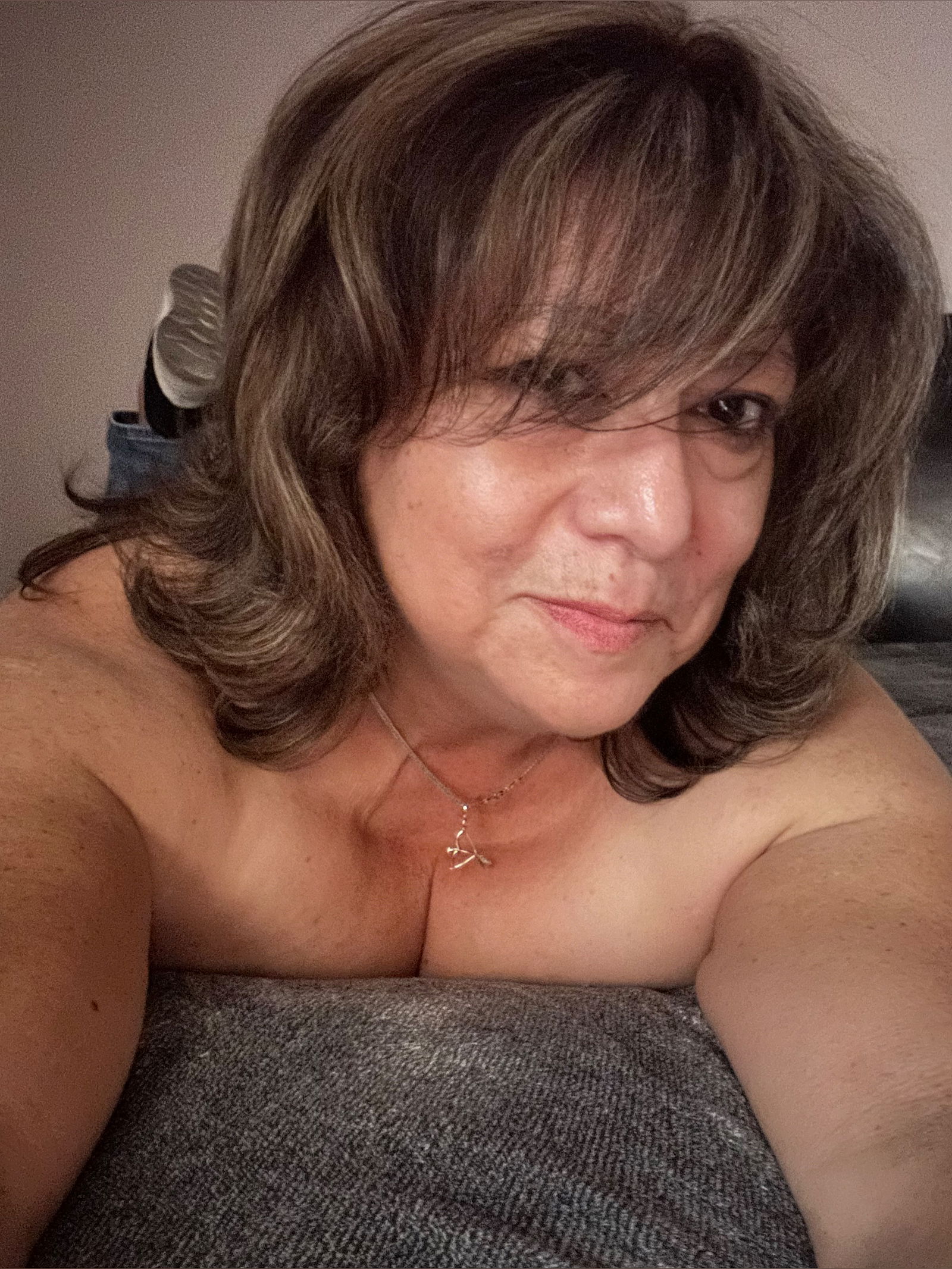 Mature Latina Mom's avatar