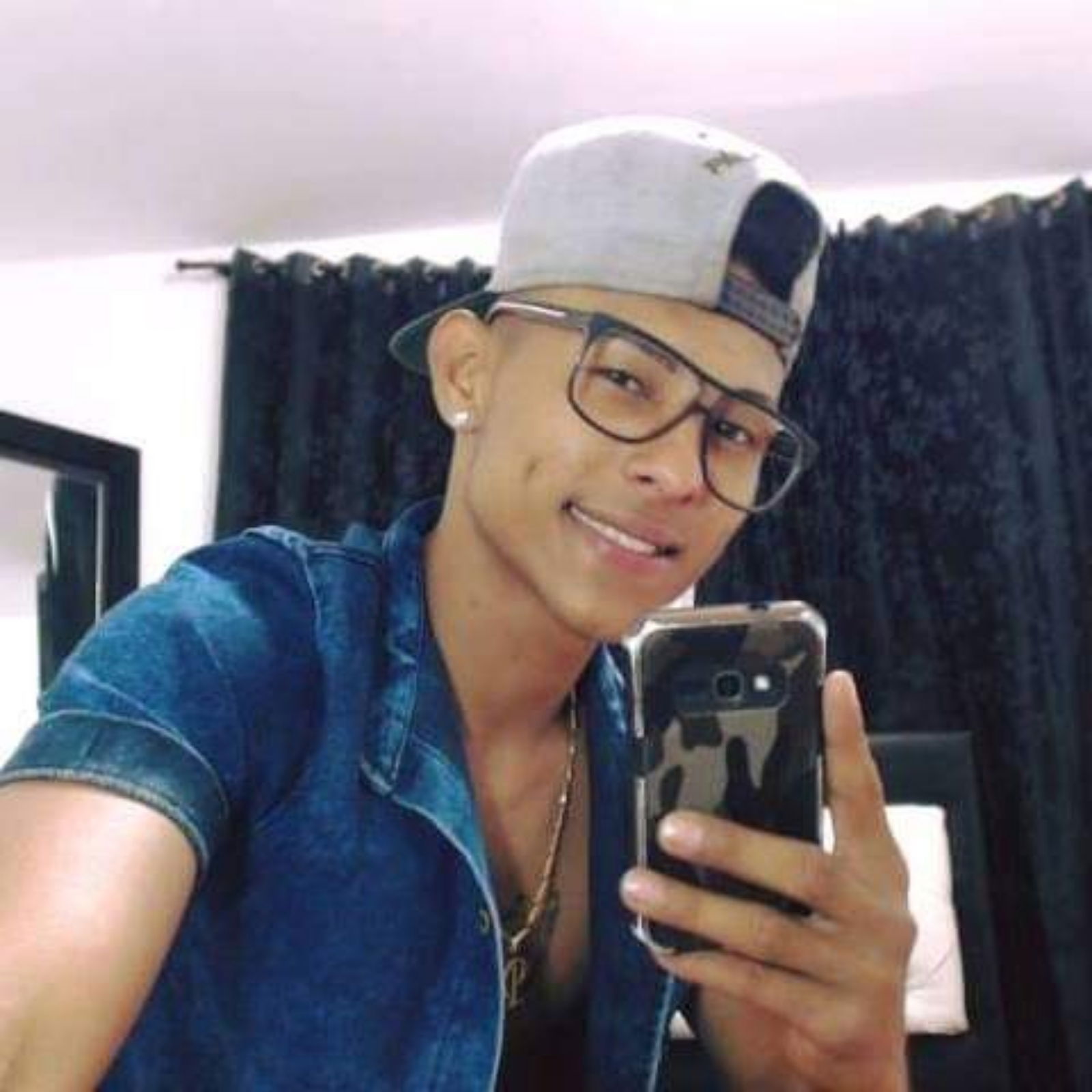 @sexyleon69's avatar