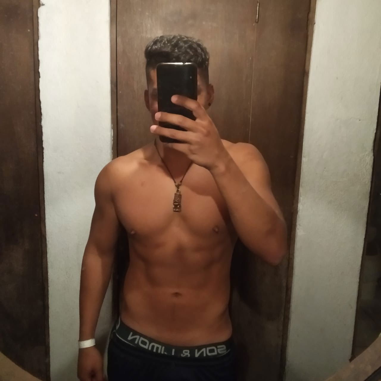 Alek Lara's avatar