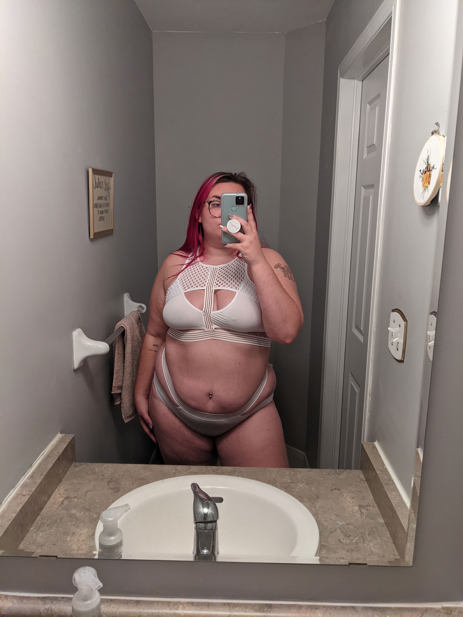 SmokieHollow💋💨's avatar