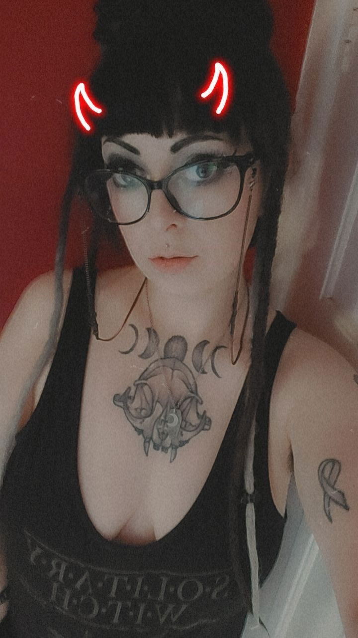 Your Goth Nerd𖤐's avatar
