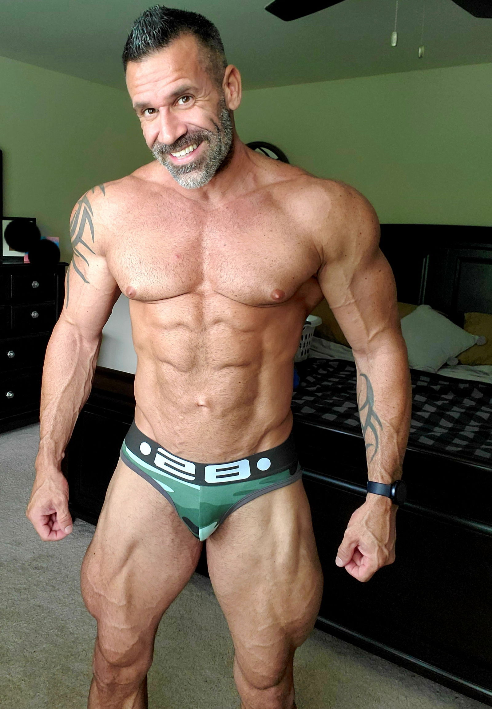 Straightmuscleandmore's avatar