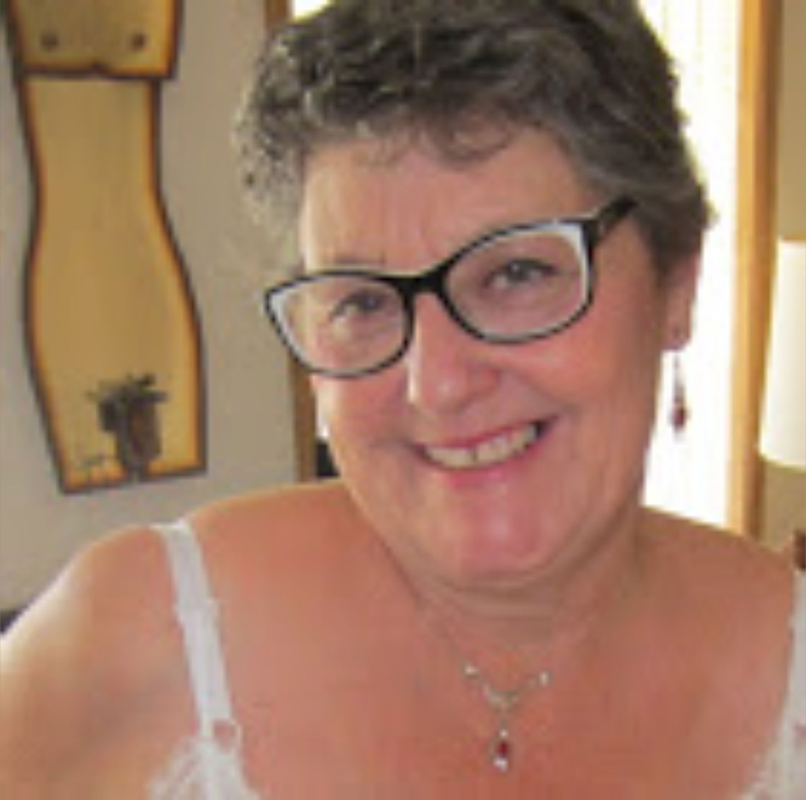 Sue Oliver's avatar