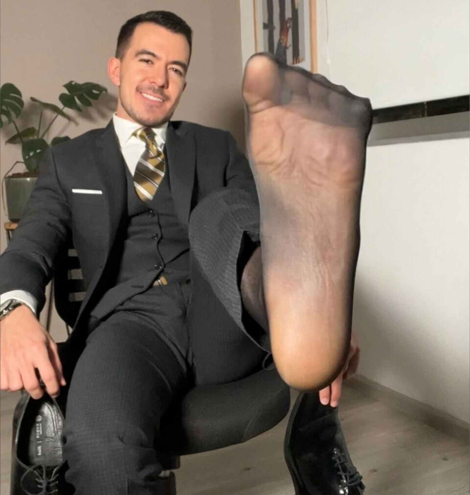 SuitedDaily Feet's avatar