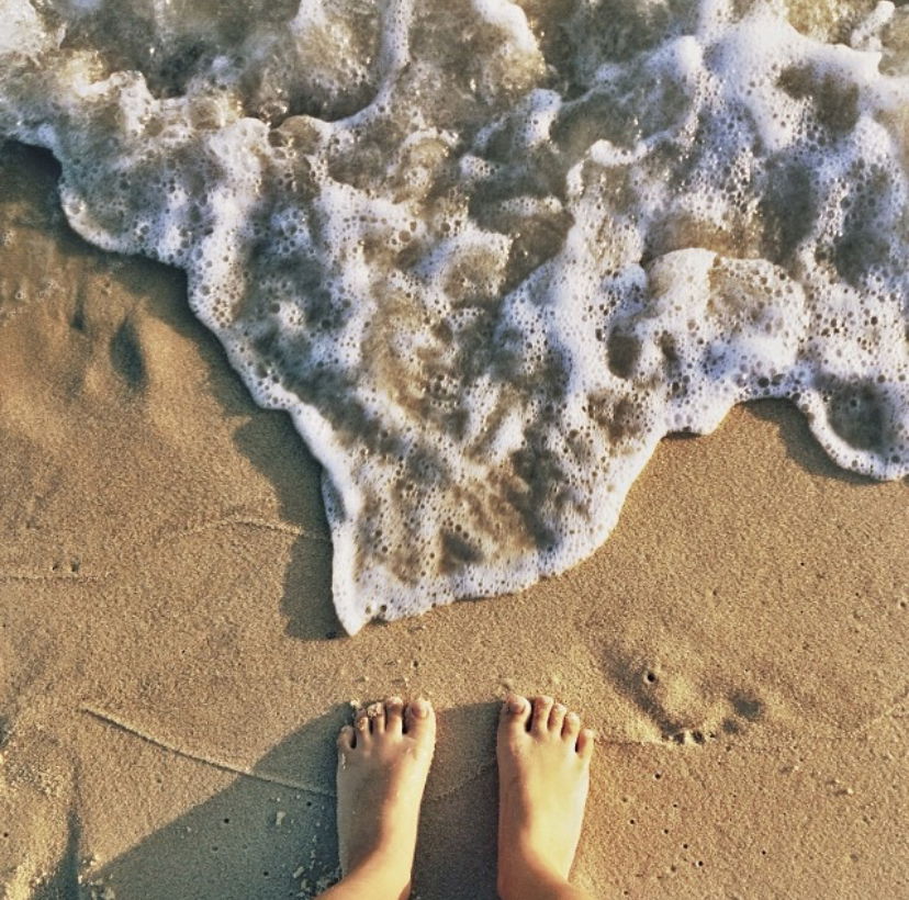 Thais 👣's avatar