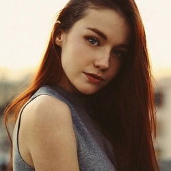 Emily Bloom's avatar