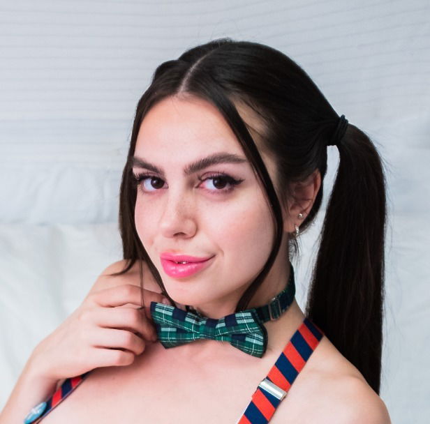 Ema Lee's avatar
