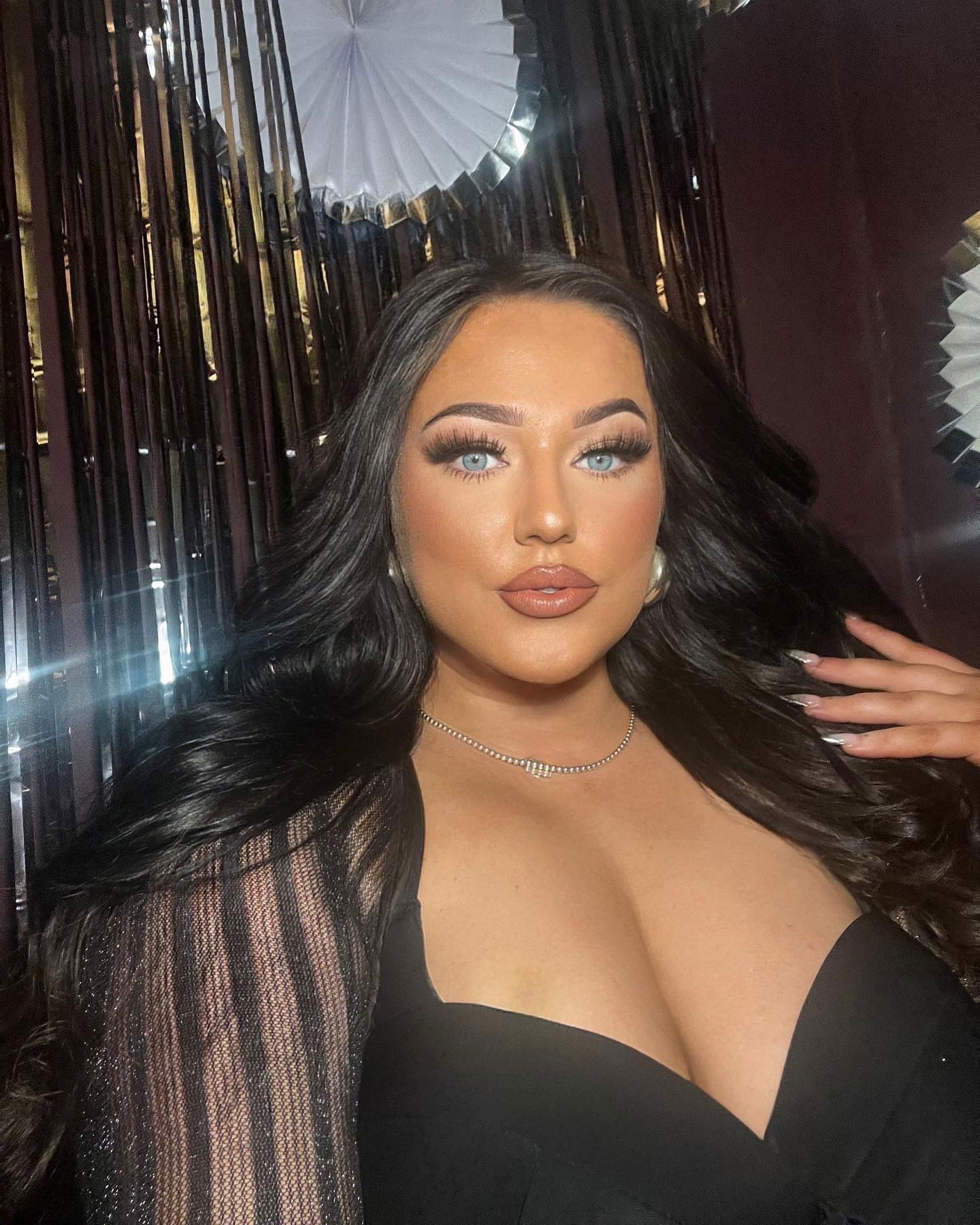 Your Curvy Girl 😝's avatar