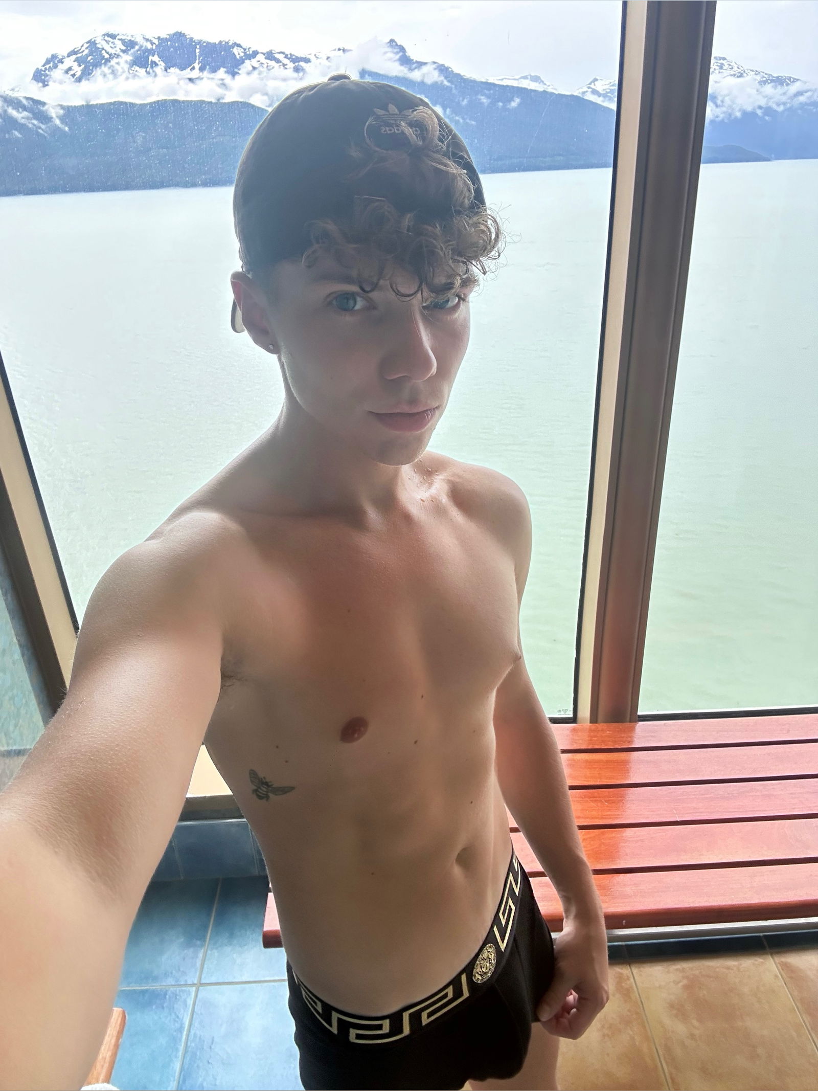 Travel twink's avatar