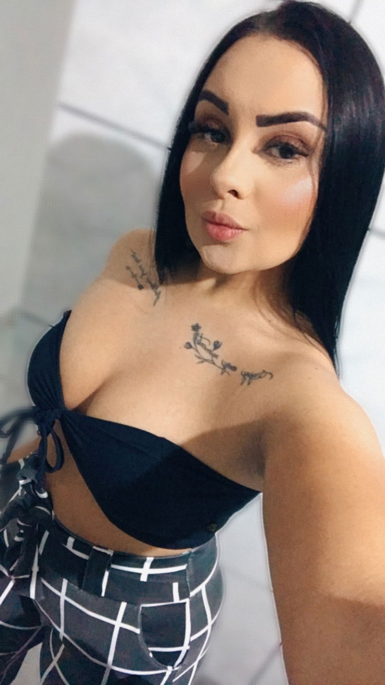 Adriane Chaves's avatar