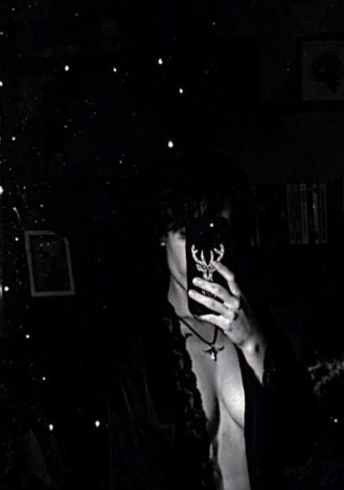 Edna 🖤's avatar