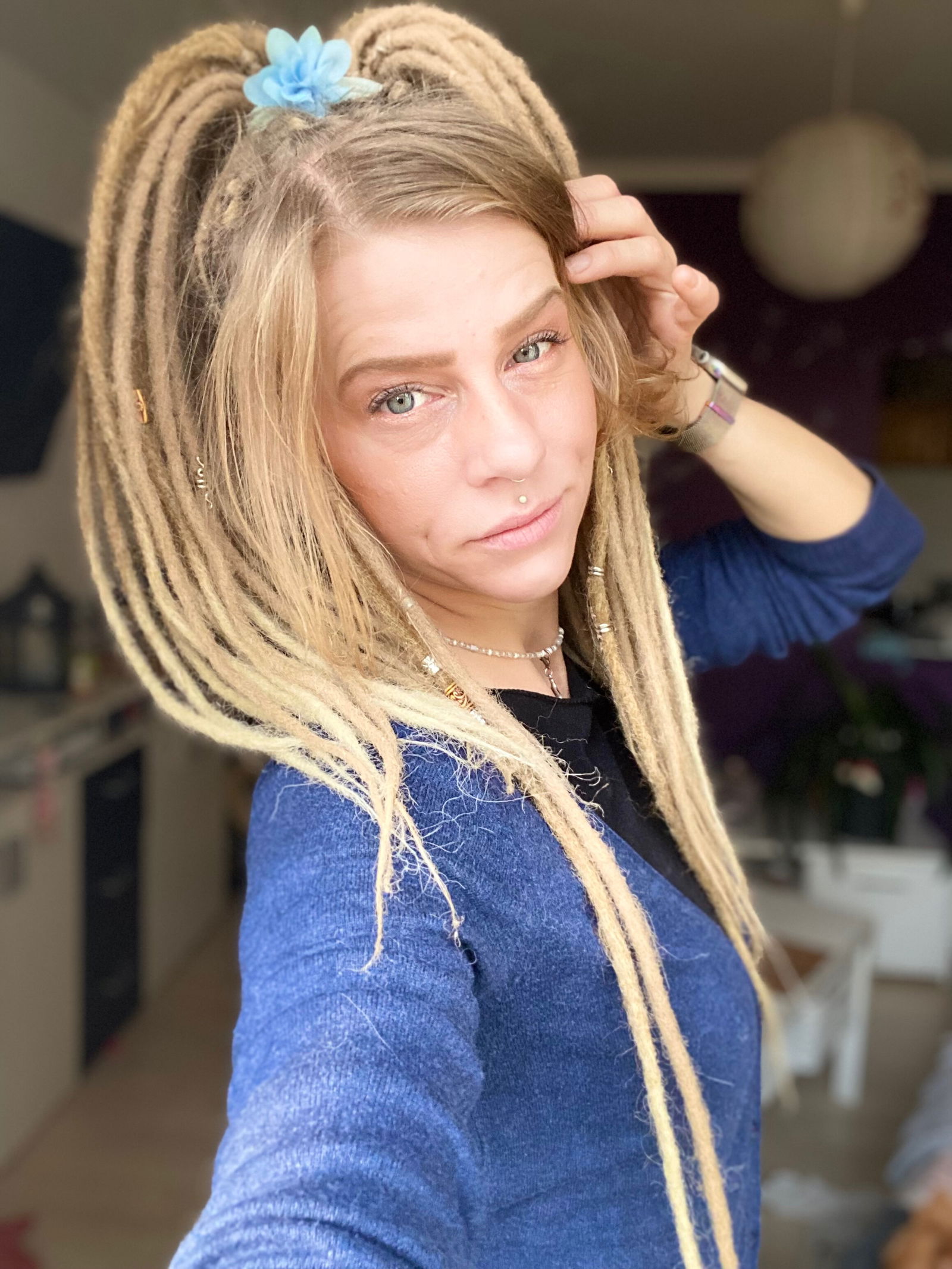 Pixi Fleur's avatar