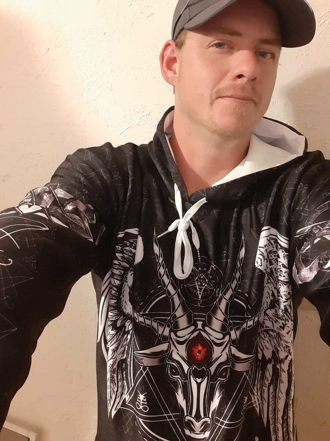 Mikey tee's avatar