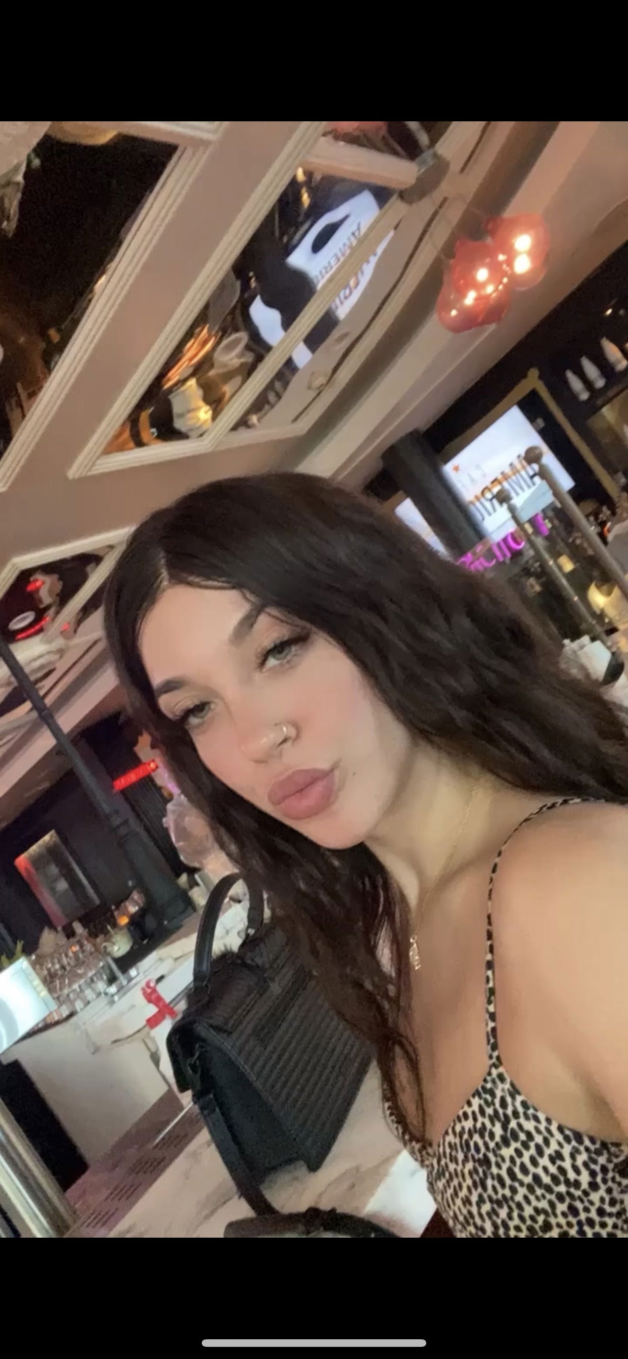 R🌙's avatar