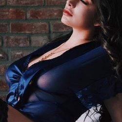 Mistress Valerie Marvelle's avatar
