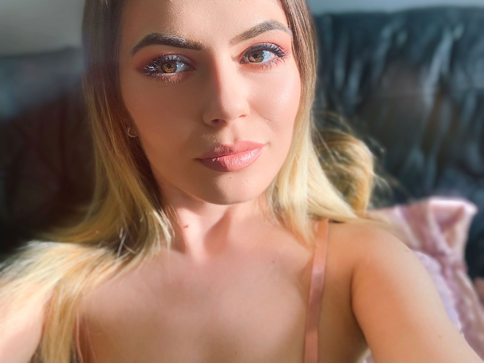 Velvet Rae's avatar