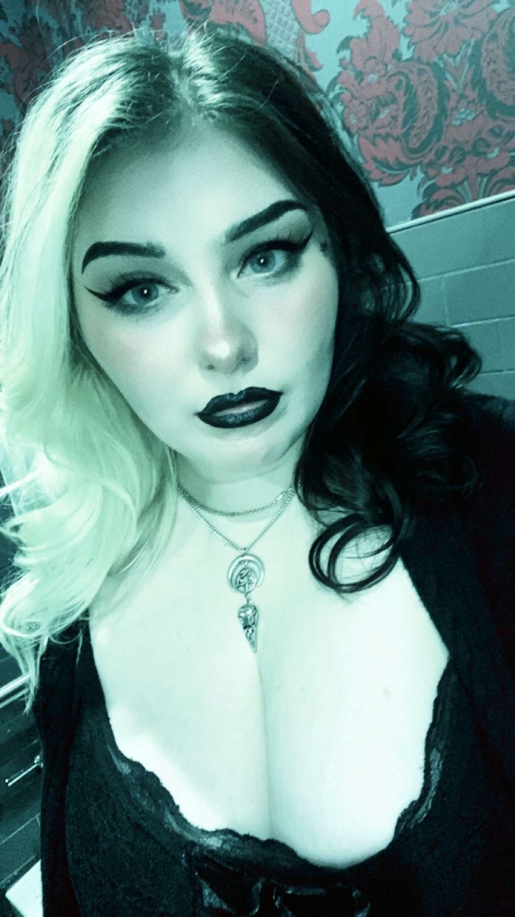 Velvetgothbabe's avatar