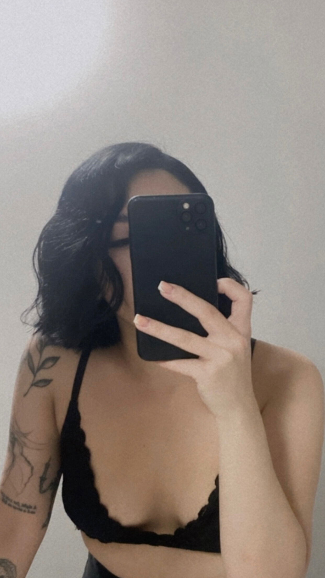 Violet Black 🖤's avatar