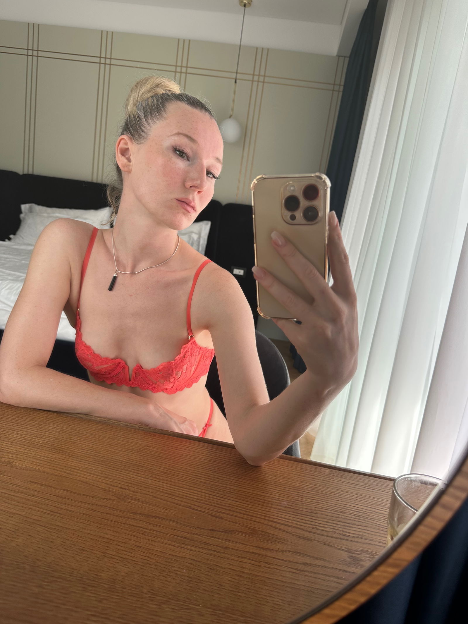 Dominatrix Virginia Nox's avatar