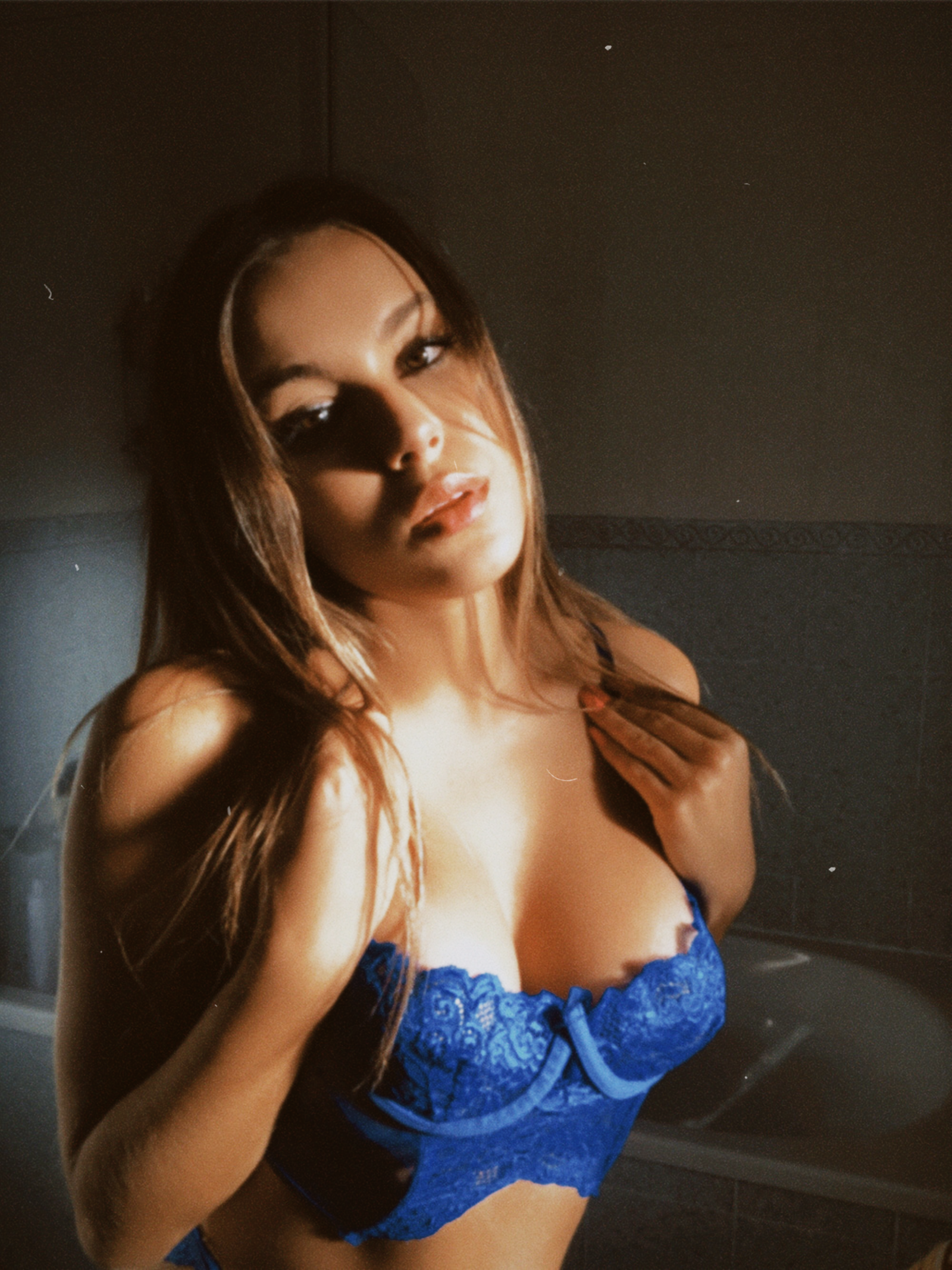 Vivianne🍒's avatar