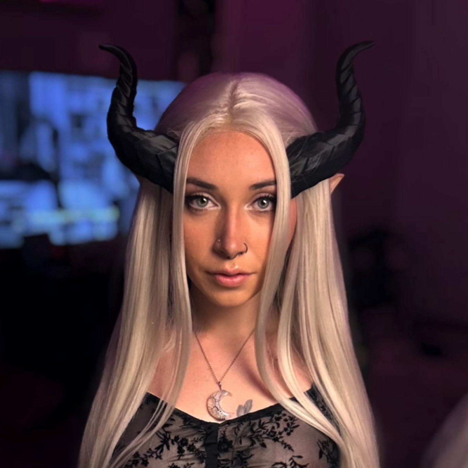 ᐺ