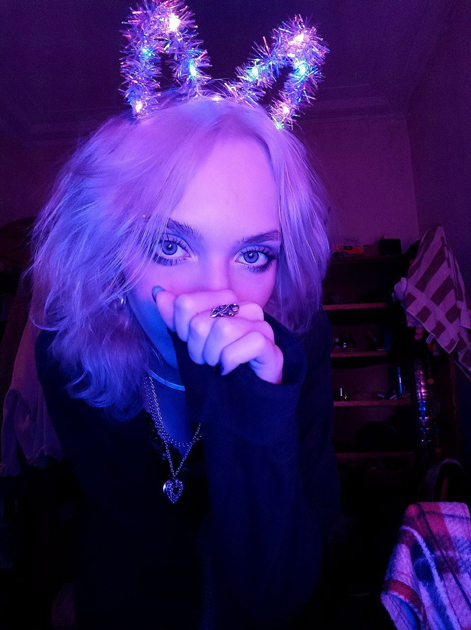 white kitten's avatar