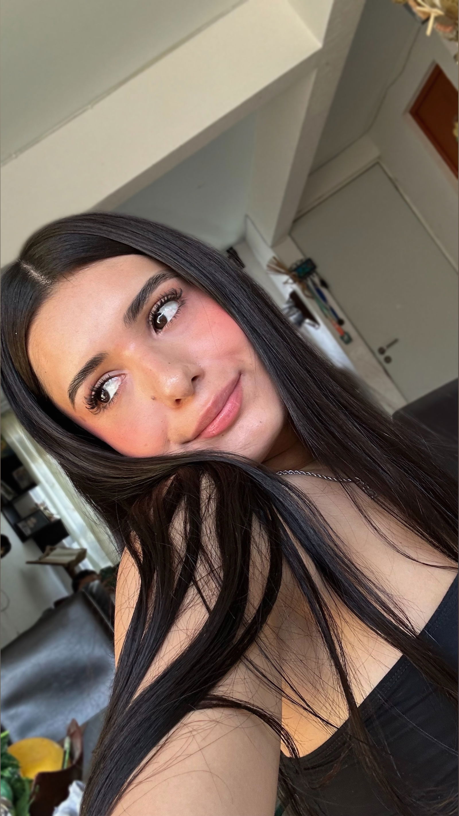 𝑪 𝒂 𝒎 𝒊 𝒍 𝒂  𝑴 𝒐 𝒏