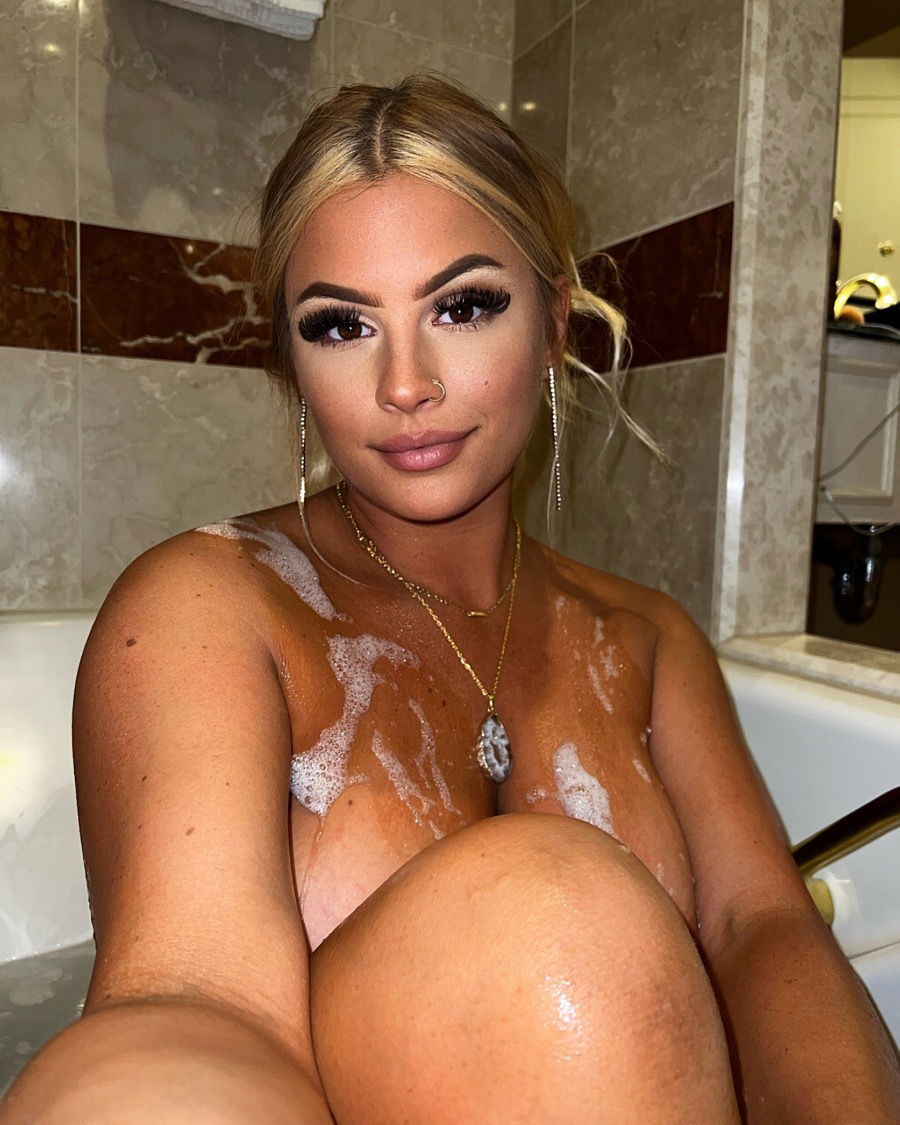 Caroline Fox's avatar