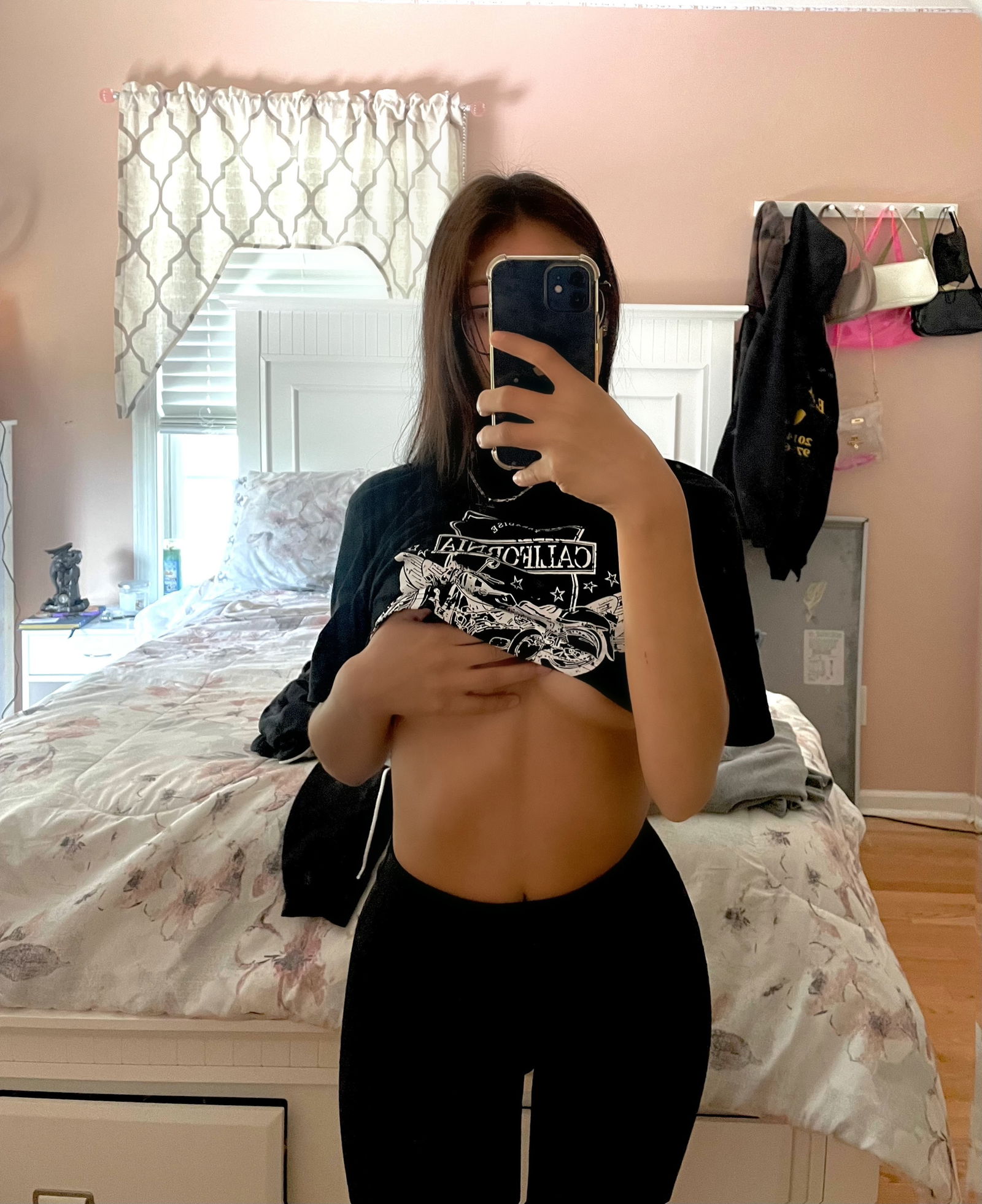 val 🕷's avatar
